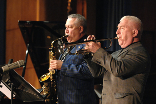 Jazz musicians Paquito D'Rivera and Valery Ponomarev play at a concert in tribute to Voice of America’s Willis Conover September 17, 2007 at VOA headquarters. The multi-ethnic quintet included D’Rivera, who was born in Cuba, Ponomarev (Russia), and musicians from the Czech Republic, Bulgaria and Cuba. Conover hosted a popular jazz program on VOA from 1955-1996. (VOA photo)