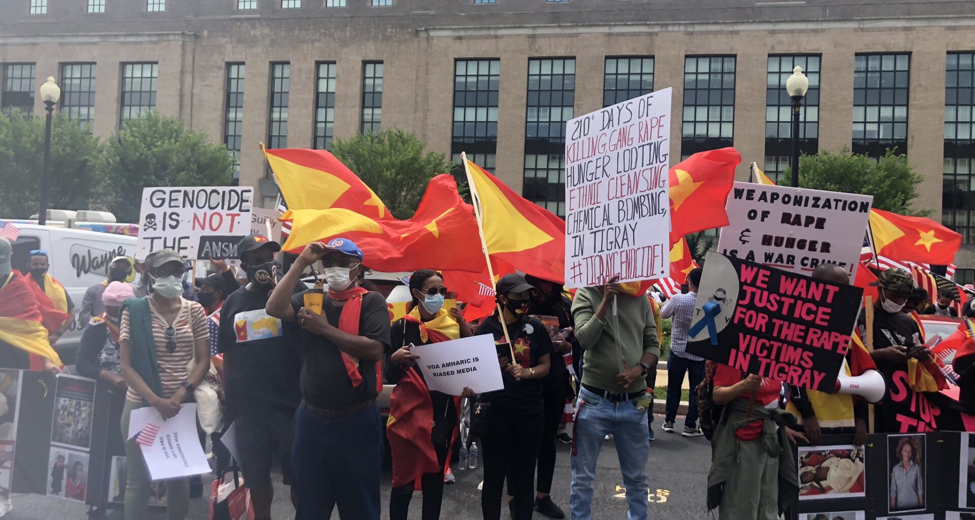 Washingtonian Tegaru protesting in front of the VOA building in DC demanding they cover #TigrayGenocide. The photo was posted on Twitter on June 2, 2021 by Rahel Tigraweyti (ሃገረ ዓባይ ትግራይ) @RYifter.